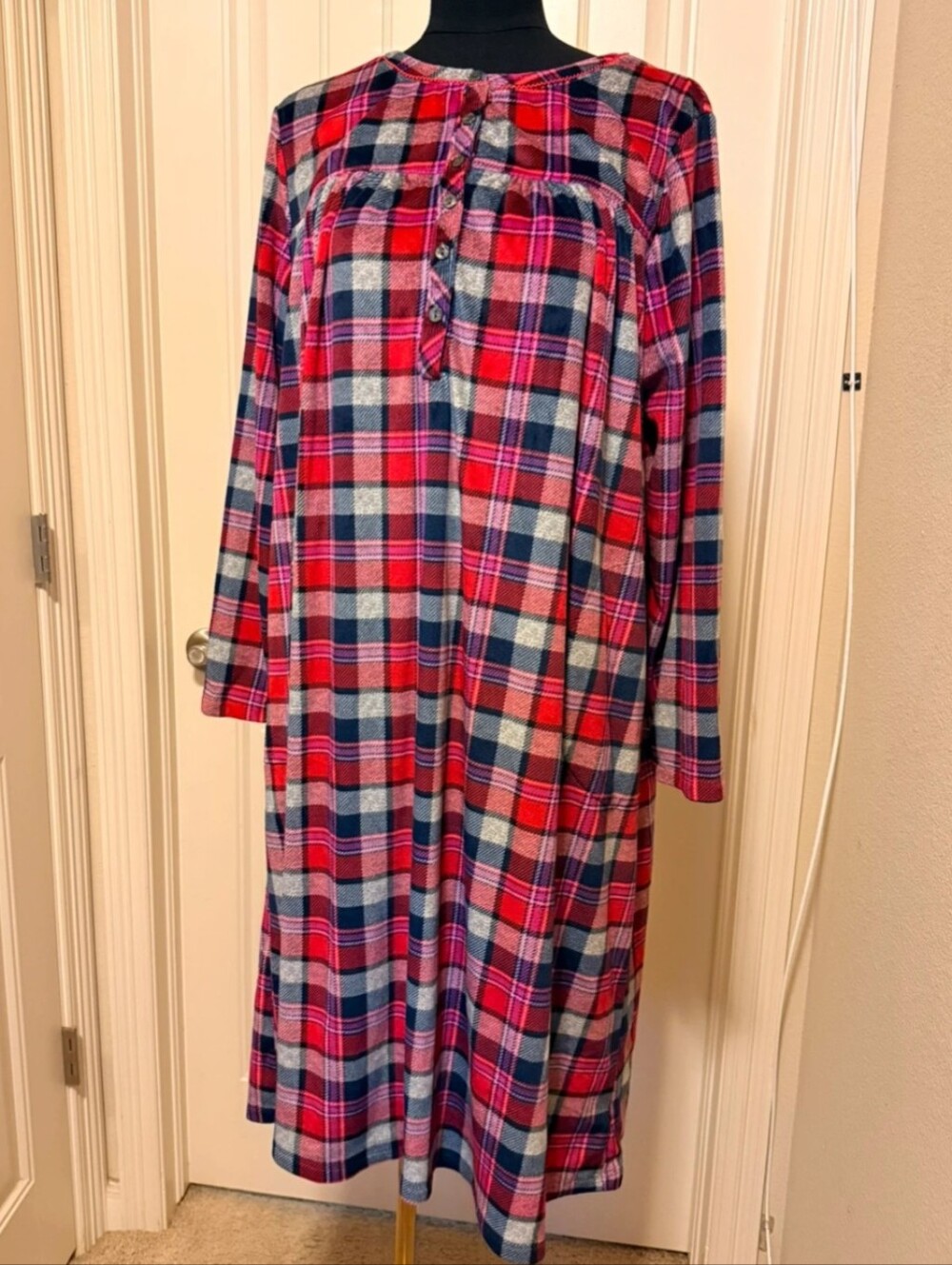 Women's Aria Size L Velour Nightgown Midi Length Long Sleeve Red Plaid Pockets